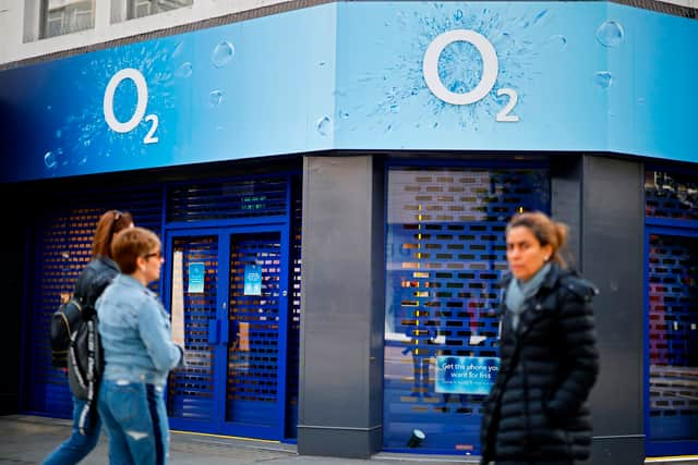 O2 has issued a warning as fraudsters are getting phone contract customers to steal personal details 