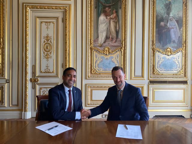 Tejpaul Bhatia, Chief Revenue Officer at Axiom Space (left) and Dr Paul Bate, Chief Exectuive of the UK Space Agency (Image: UK Space Agency)