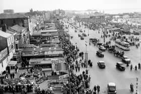 Golden Mile crowds in September 1955