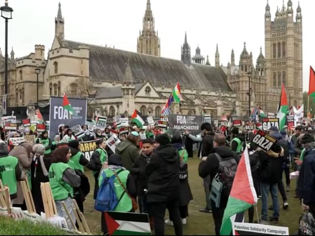 Thousands of Palestine supporters join march in London