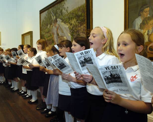 Pupils from Revoe Primary School (Blackpool) singing at the Grundy Art Gallery