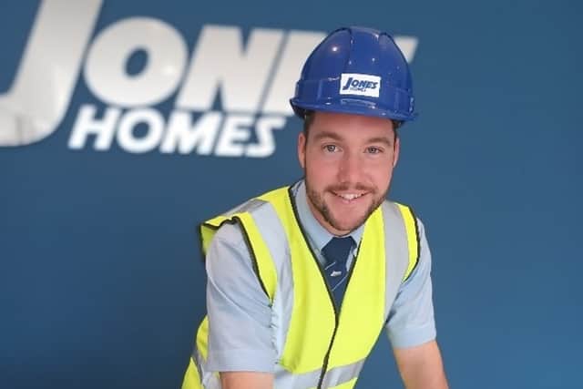 Chris Doolan, Site Manager at Jones Homes’ Moorfield Park development in Poulton-le-Fylde, has won a second successive Pride in the Job Quality Award.
