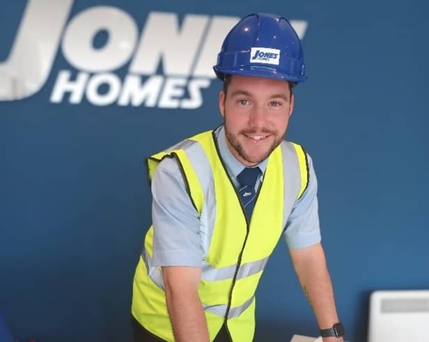 Chris Doolan, Site Manager at Jones Homes’ Moorfield Park development in Poulton-le-Fylde, has won a second successive Pride in the Job Quality Award.