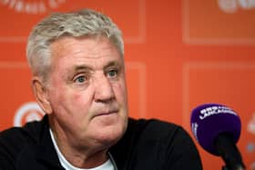 Steve Bruce has been speaking about Blackpool’s transfers for over a month. The Seasiders are navigating through a difficult month for business. 
