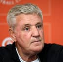 Steve Bruce has been speaking about Blackpool’s transfers for over a month. The Seasiders are navigating through a difficult month for business. 