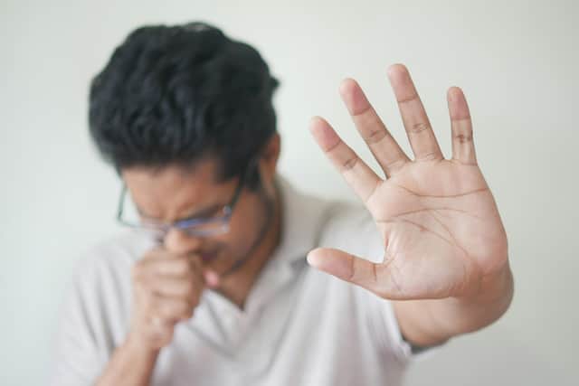 Pharmacist shares how to spot the difference between sore throat, strep and Covid symptoms.