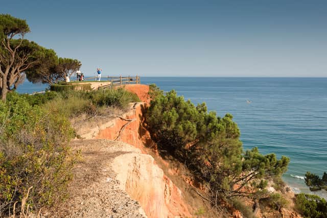 Golfers face a unique challenge on the cliff's edge