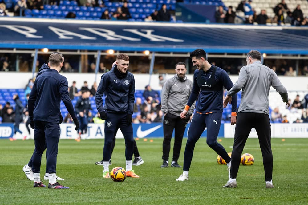 Elkan Baggott was involved in the warm-up (Photographer Andrew Kearns / CameraSport)