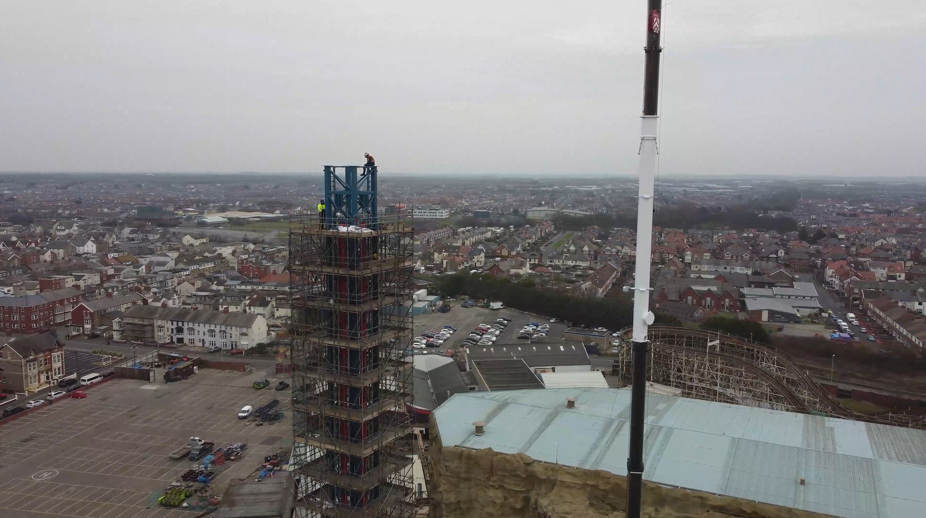 Watch as 200ft cylinder craned into position on Blackpool Pleasure ...