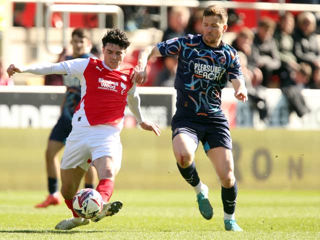 Lee Evans was forced off during the first half (Photographer Rich Linley / CameraSport)