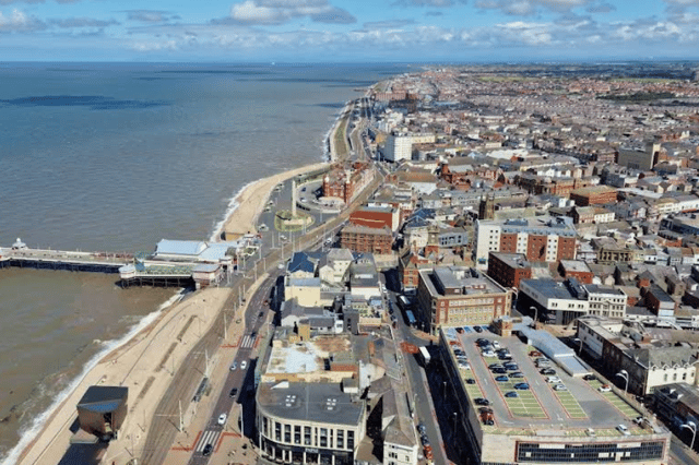 According to the Met Office, temperatures are due to rise by the end of this week to highs of up to 19 °C in Lancashire. Similarly, BBC weather predicts temperatures will rise to highs of 20°C over the weekend and stay at highs of 19°C for the remainder of the week.