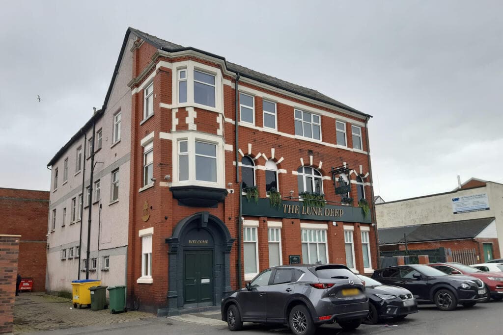 Der Pub „The Lune Deep“ in Fleetwood, gegenüber von Wetherspoons in der ...