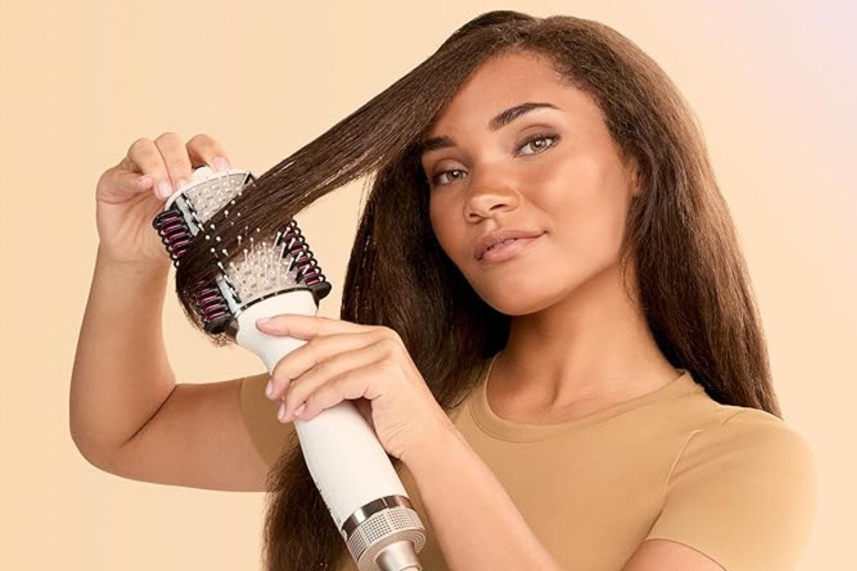 Get 51% off the Shark SmoothStyle heated brush customers are calling ‘game charger’ for smooth hair
