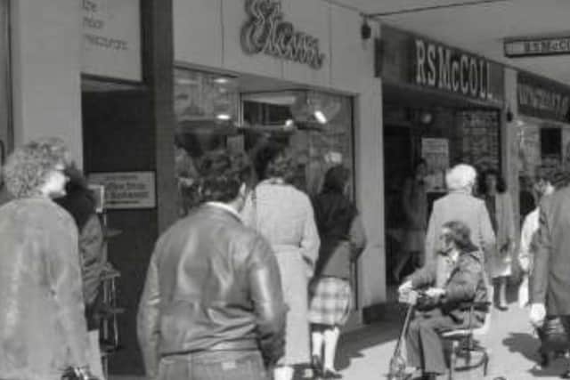An Etam store in 1986