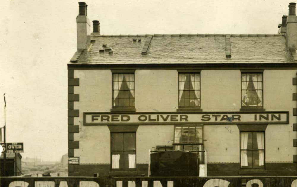 The old Star Inn / Fred Oliver Star Inn , South Shore, Blackpool
Pictured  in 1932. 
" A reader recalls that in earlier days the Inn was surrounded by the sea at high tide"