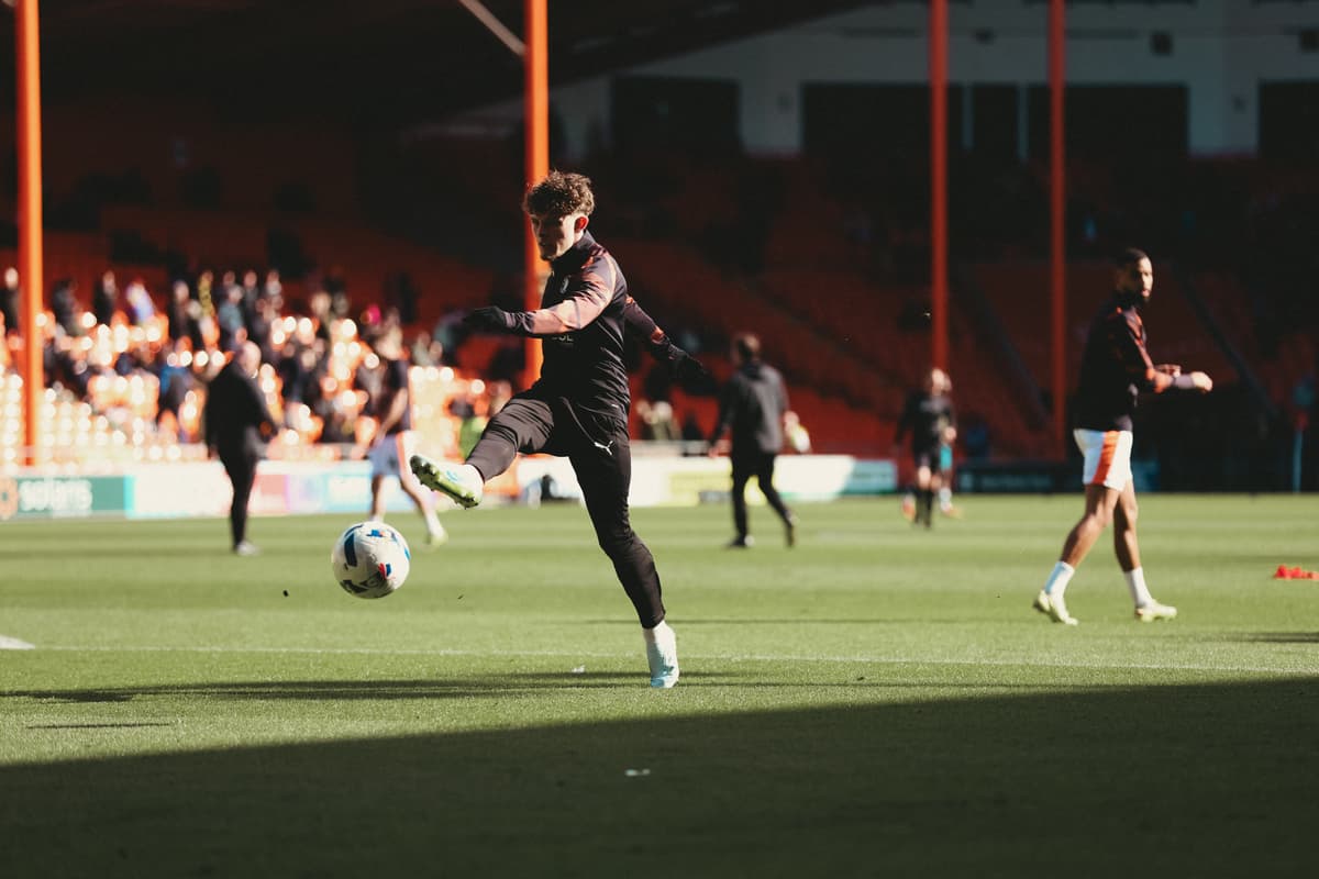 'Brauche Selbstvertrauen' - | Blackpool-Trainer teilt ...