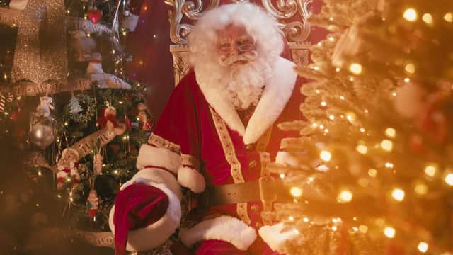 Father Christmas is coming to Houndshill