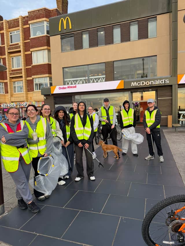 15 crew members from South Shore, Rigby Road, Squires Gate, Bank Hey Street and Cherry Tree Road restaurants, owned and operated by local McDonald’s Franchisee Nigel Dunnington, collected an impressive eight bags of rubbish, covering five miles and raising £150 for Ronald McDonald House.