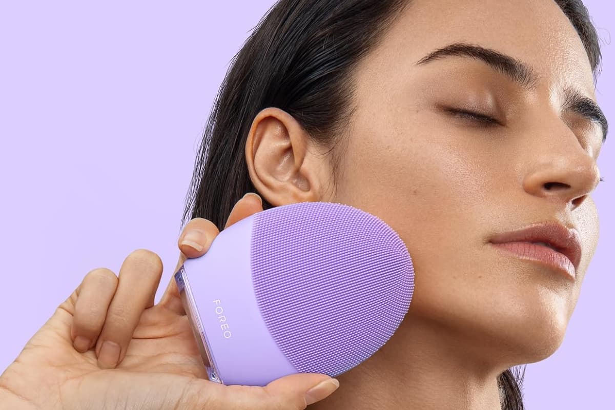 FOREO LUNA 4 facial cleansing brush is a Prime Day beauty deal worth ...