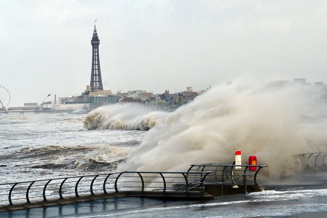 Storm Graphics Storm Boelo LIVE: Impact continues amid Illuminations damage and train ...
