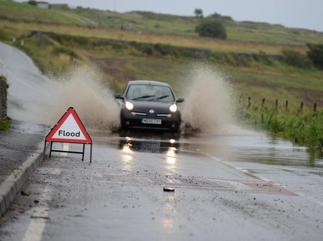 The Met Office has issued a yellow weather warning for wind on the Fylde coast until around 10am