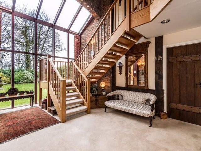 Hallway (credit: Arnold and Phillips Estate Agents)