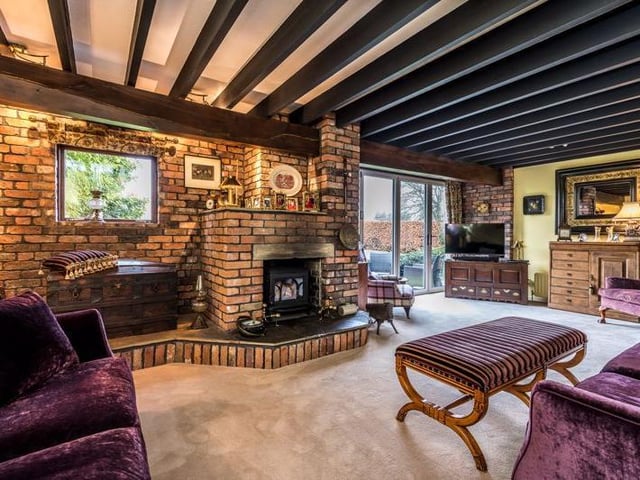 Sitting room (credit: Arnold and Phillips Estate Agents)