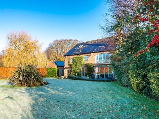 Garden (credit: Arnold and Phillips Estate Agents)