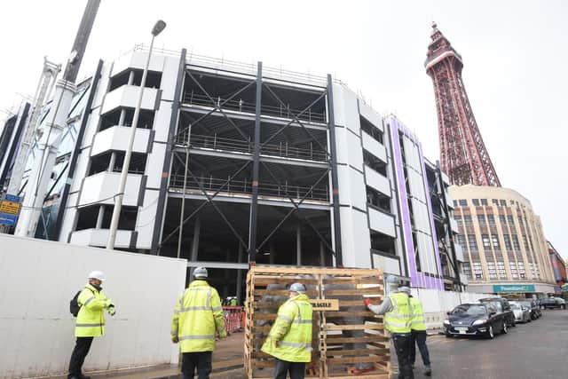The elephant arrives outside the Sands venue