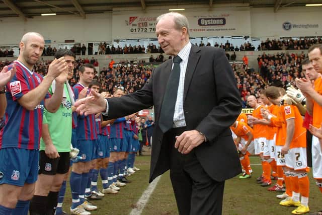 Jimmy Armfield is given a guard of honour prior to kick-off