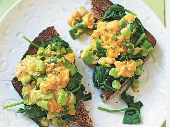 Scrambled eggs and spinach on rye