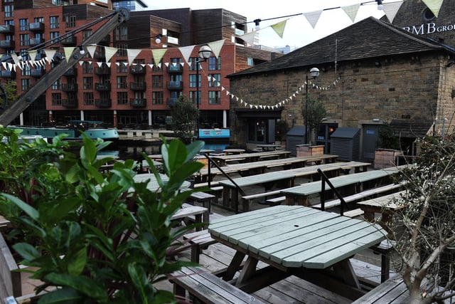 Waterside bar and beer garden serving fresh burgers, pizzas and sharing boards. Canal Wharf, Holbeck, Leeds, LS11 5PS
