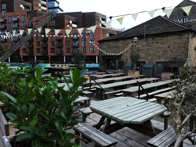 Waterside bar and beer garden serving fresh burgers, pizzas and sharing boards. Canal Wharf, Holbeck, Leeds, LS11 5PS