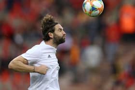 Joey Barton says that Charlie Mulgrew wants to sign for Fleetwood if a deal can be agreed with Blackburn