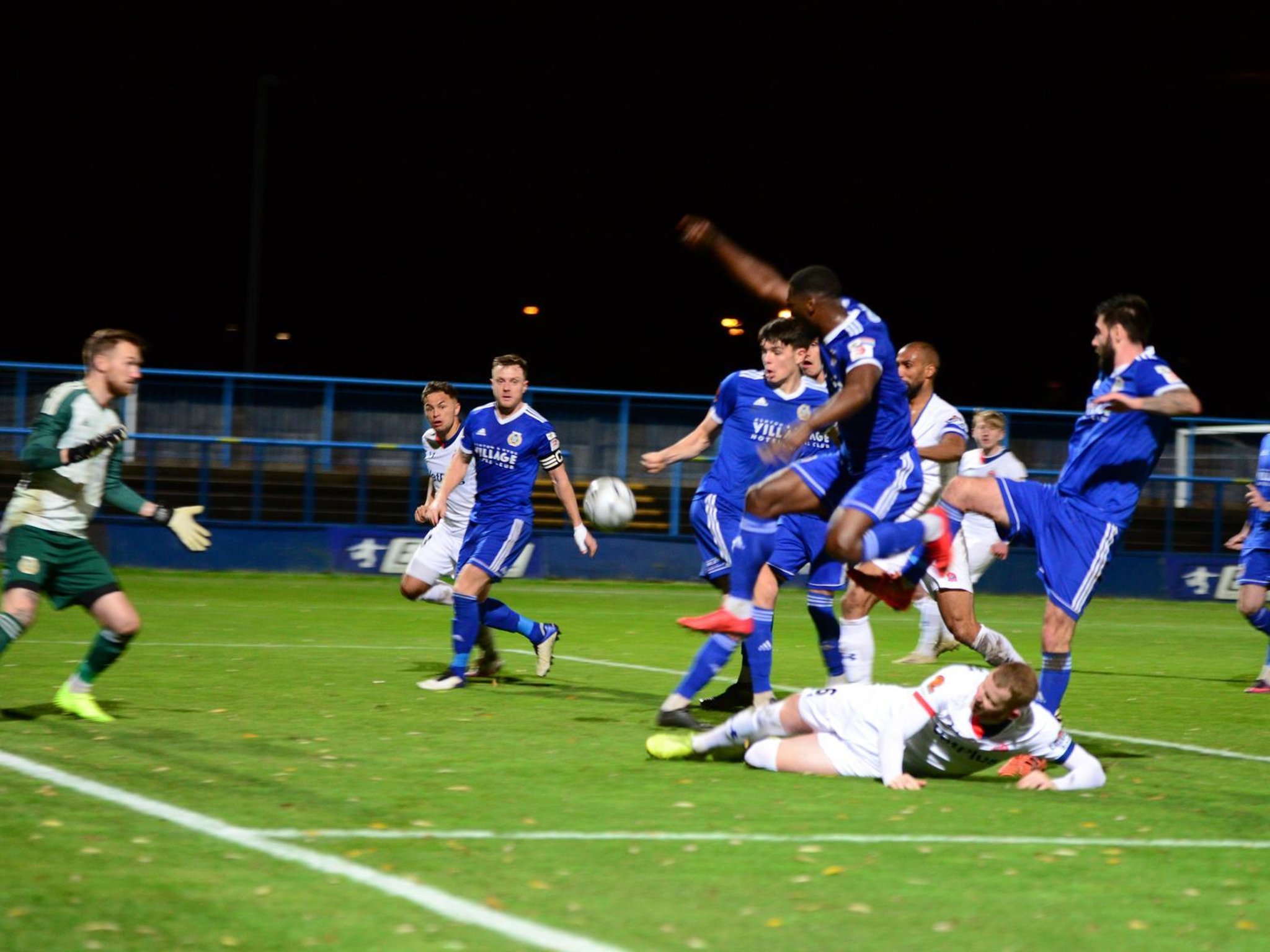Curzon Ashton 2 Afc Fylde 0 First League Defeat Of Season For 10 Man Coasters Blackpool Gazette