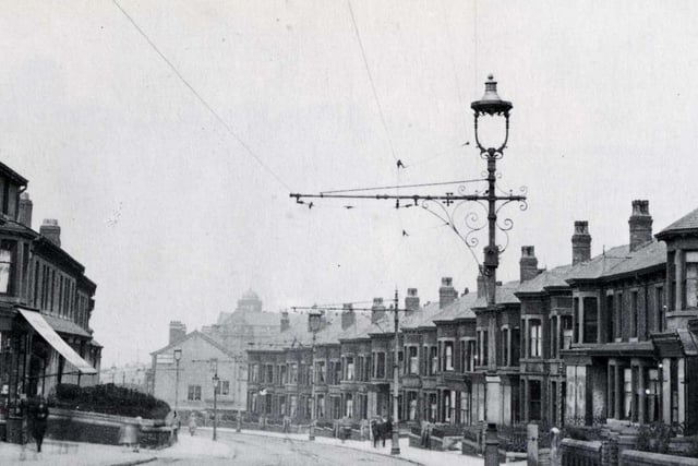 Warbreck Road which is now named Dickson Road looking from Warley Road towards the old Duke of Cambridge Hotel which  can be seen at the far end of the road, 1920