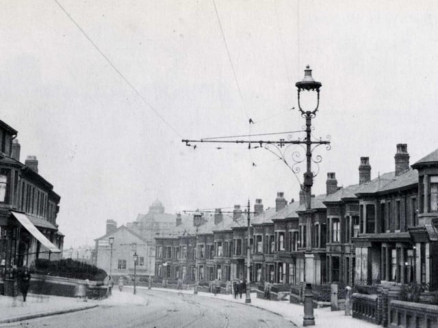 Warbreck Road which is now named Dickson Road looking from Warley Road towards the old Duke of Cambridge Hotel which  can be seen at the far end of the road, 1920