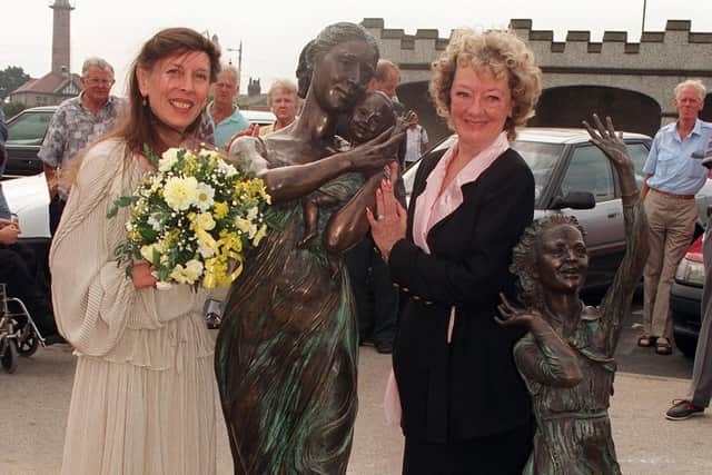 Sculptor Anita Lafford with Doreen Lofthouse at the unveiling of the welcome home statue in Fleetwood