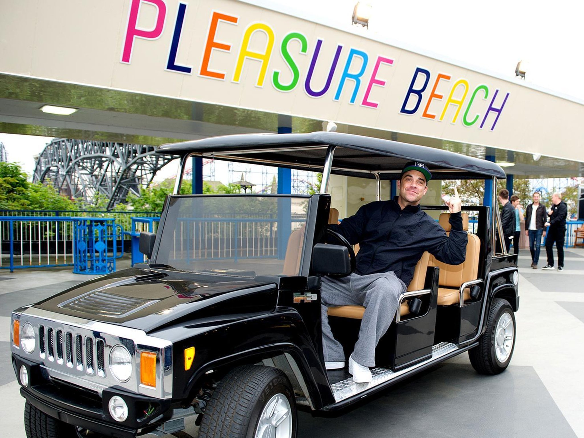 „Lass uns Spaß haben“ – Blackpool Pleasure Beachs bizarre Reaktion auf Robbie Williams ‚Entdeckungen war „versucht“, die weltberühmte 125 Jahre alte Attraktion zu kaufen