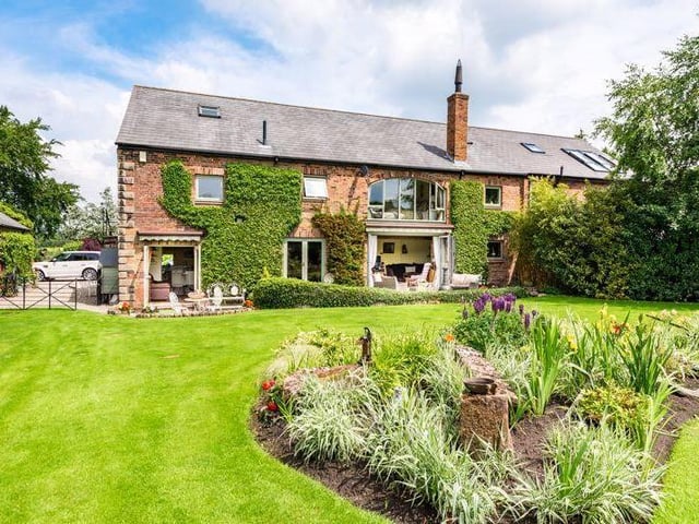 Credit: Arnold & Phillips Estate Agents