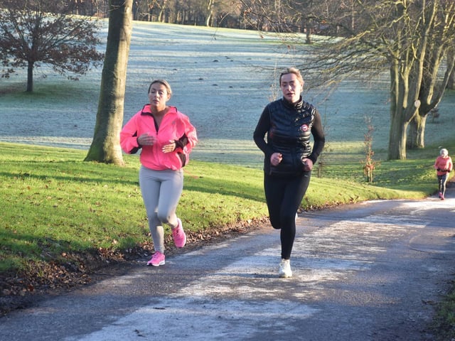 Runners at a frosty Sewerby Parkrun
Photo by Alexander Fynn