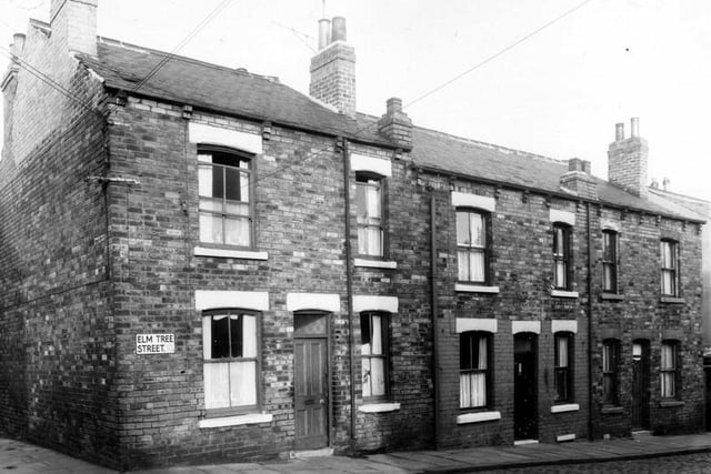 Elm Street Terrace in December 1960. On the left is Leek Street and on the right is a shared outside toilet block.