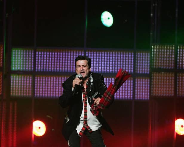 Les McKeown performs at the Countdown Spectacular 2 at Acer Arena on August 24, 2007 in Sydney, Australia