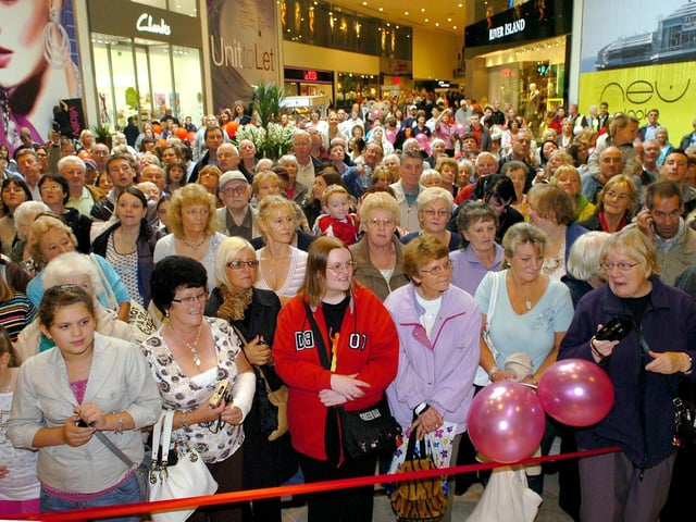 Hundreds waited for the Debenhams to open back in 2008