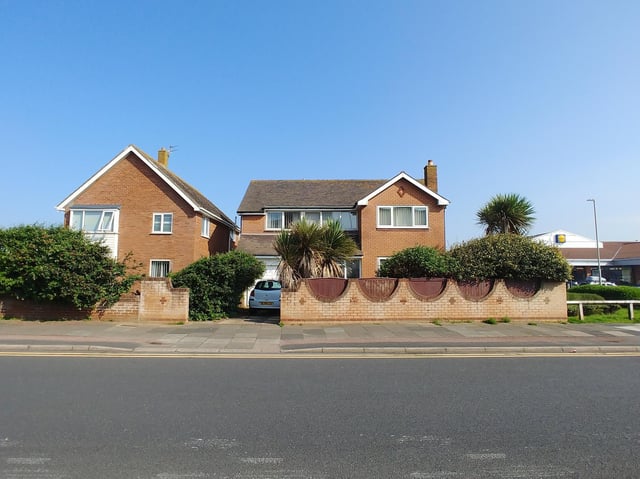 Lidl has been given the green light to demolish two properties it owns next to its Anchorsholme store.