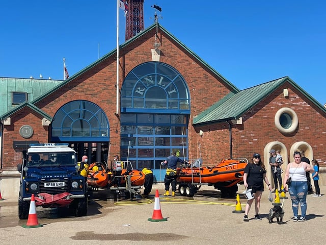 Lifeboat crews after the rescue near Comedy Carpet - RNLI Blackpool
@RNLIBlackpool