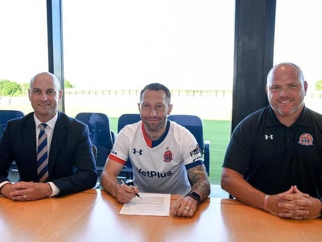 Stephen Dobbie has agreed a one-year deal as a player and academy coach at Fylde