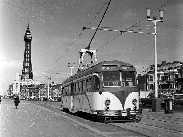 Balloon tram