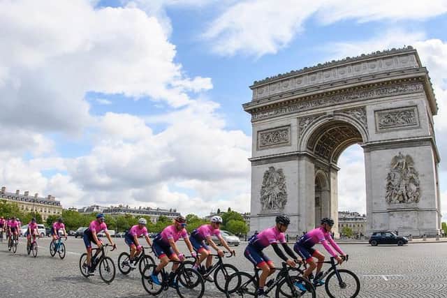 The team  reach Paris, cycling past the Arche de Triomphe