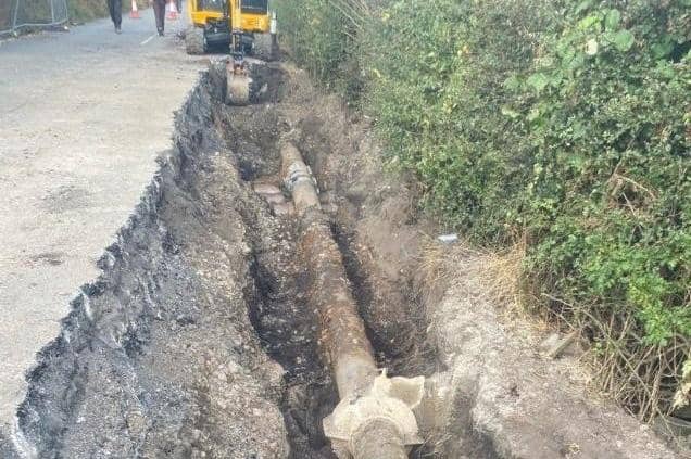 Engineers fixing a gas leak on Peel Road gave an update  (Credit: Cadent)